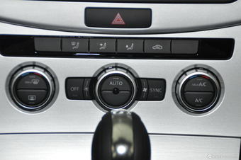 2013款迈腾蓝驱版