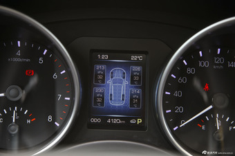 2015款哈弗H8 2.0T自动四驱豪华型