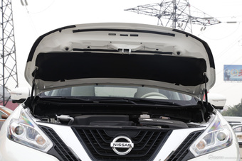 2015款楼兰 2.5L自动S/C HEV XV四驱混动旗舰版