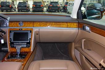 2014款辉腾3.0L自动商务型到店实拍