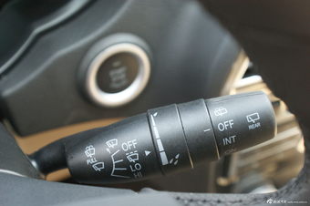 2012款中华V5 1.5T自动两驱豪华型