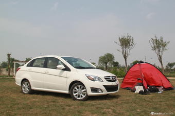 2013款北京汽车E系列三厢