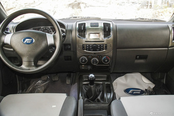 2015款雄师F16 2.0T手动柴油两驱基本型