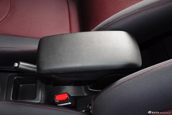 2015款吉利英伦C5 1.5L手动两厢尊贵型