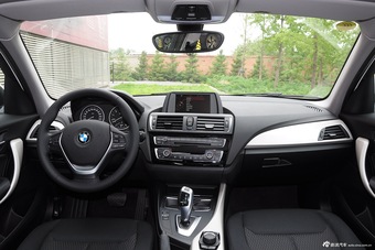 2015款宝马1系120i 1.6T自动领先型图片