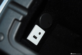 2015款凯迪拉克SRX 3.0L自动舒适型