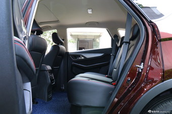 2015款 宝骏560 1.8L手动豪华型