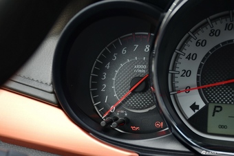 2016款YARiS L致炫1.5L自动劲速天窗版