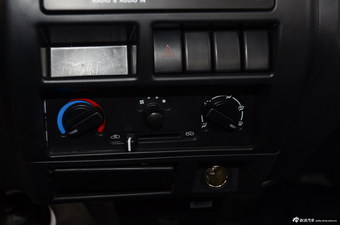 2015款小康K01 1.0L手动2.7m瓦楞货箱车型