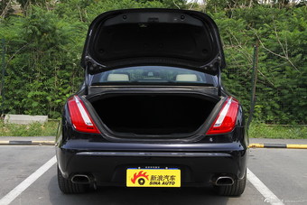 2015款捷豹XJL 2.0T两驱典雅商务版