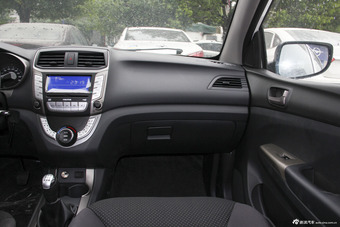 2015款海马M3 1.5L手动精英天窗版