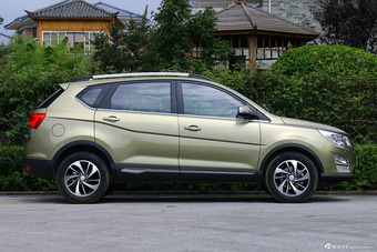 2015款 宝骏560 1.8L手动豪华型