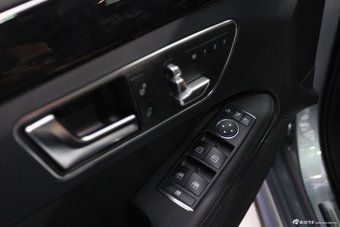 2014款奔驰E级内饰