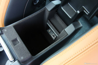 2015款沃尔沃S60L 2.0T T5 智驭版到店实拍