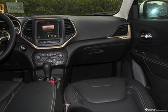 2016款自由光2.4L自动优越版