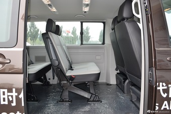 2016款凯路威2.0T自动四驱舒适版9座