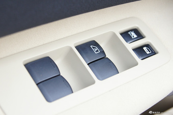 2012款逍客2.0L两驱手动 XL火