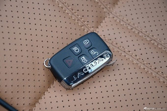 2016款捷豹XJL 3.0L自动SC四驱全景商务版