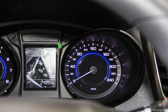 2016款长安CS15 1.5L手动时尚版