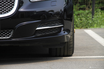 2015款捷豹XJL 2.0T两驱典雅商务版