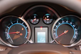 2012款科鲁兹1.8SE手自一体舒适版