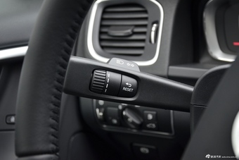 2017款沃尔沃V60  2.0T自动 T5 智逸版