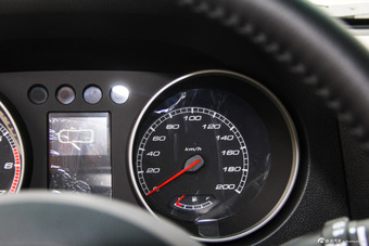 2014款北京BJ40 2.4L手动穿越版