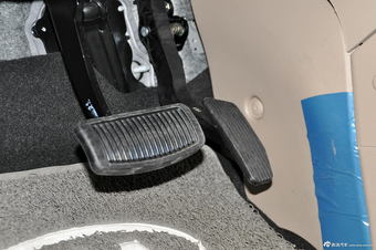 2013款狮跑2.0L GL自动两驱版