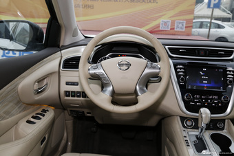 2015款楼兰 2.5L自动S/C HEV XV四驱混动旗舰版