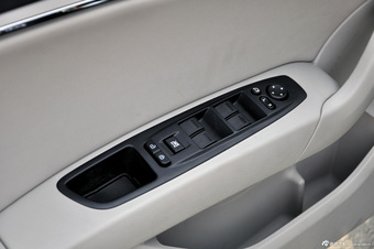 2014款奔腾B90到店实拍