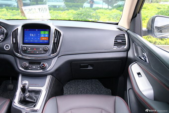 2015款 宝骏560 1.8L手动豪华型