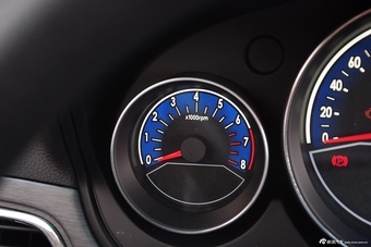 2015款吉利英伦C5 1.5L自动三厢尊贵型