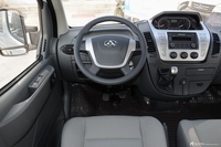 2016款上汽大通V80 2.5T手动傲运通短轴中顶6座 国V