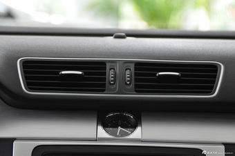 2013款迈腾蓝驱版