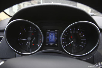 2015款哈弗H8 2.0T自动四驱豪华型