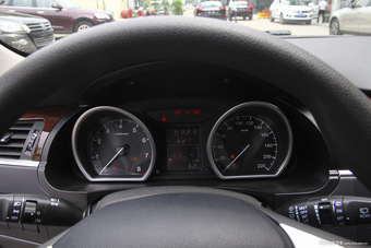 2015款众泰T600 1.5T手动精英型