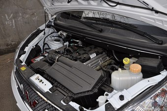 2015款 五菱宏光V1.5L手动标准型