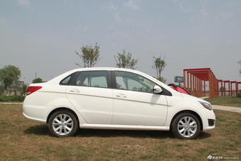 2013款北京汽车E系列三厢