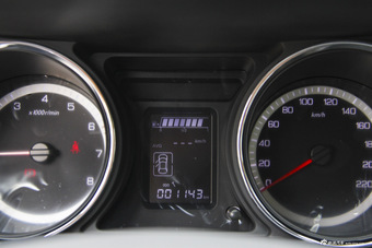 2016款风神A60 1.5L手动尊贵型