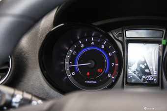 2016款长安CS15 1.5L手动时尚版