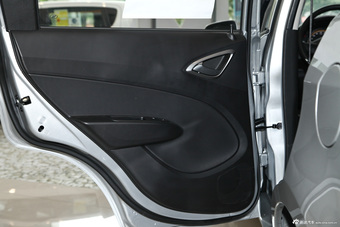 2013款新赛欧三厢1.4L手动理想幸福版图片