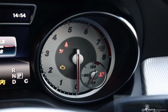 2016款奔驰GLA级 GLA220 2.0T自动 4MATIC豪华型