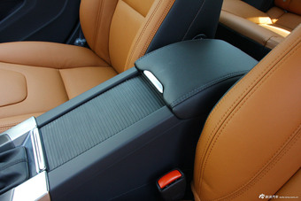 2015款沃尔沃S60L 2.0T T5 智驭版到店实拍