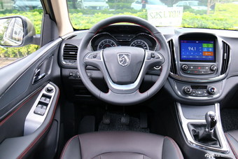 2015款 宝骏560 1.8L手动豪华型