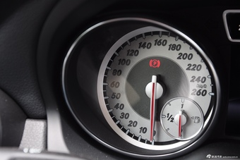 2015款奔驰GLA200时尚型