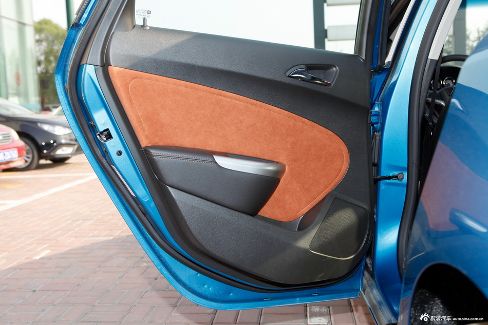 2014款英朗XT 1.6L自动舒适天窗版