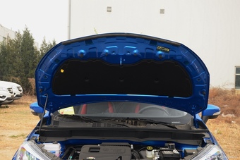 2016款长安CS15 1.5L手动时尚版