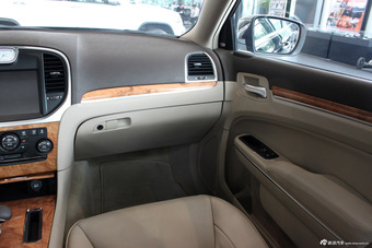 2013款克莱斯勒300C到店实拍