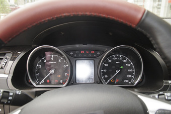 2015款众泰T600 2.0T手动豪华型 家用版