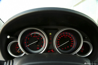 2015款睿翼2.0L自动轿跑精英型